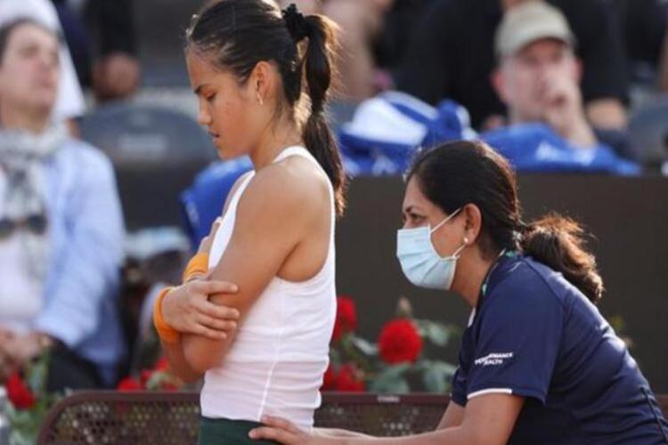 Emma Raducanu เกษียณจากอาการบาดเจ็บกับ Bianca Andreescu ใน Italian Open